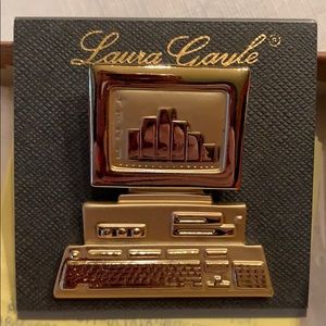 True Vintage Laura Gayle pin -Computer